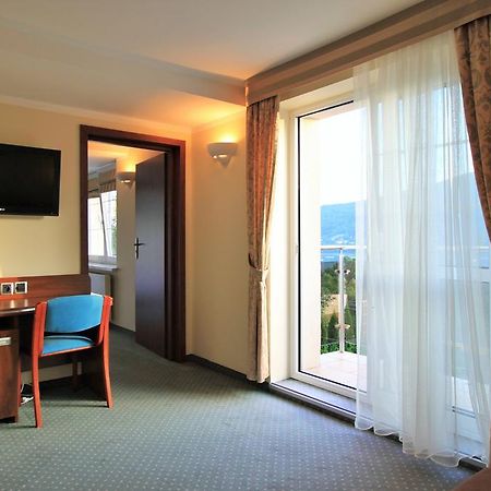 Willa Pod Skrzydlami Hotel Międzybrodzie Bialskie Kültér fotó