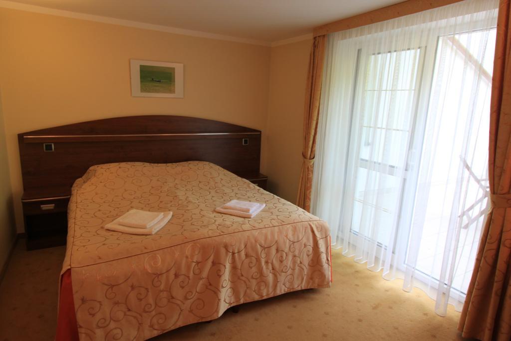 Willa Pod Skrzydlami Hotel Międzybrodzie Bialskie Kültér fotó