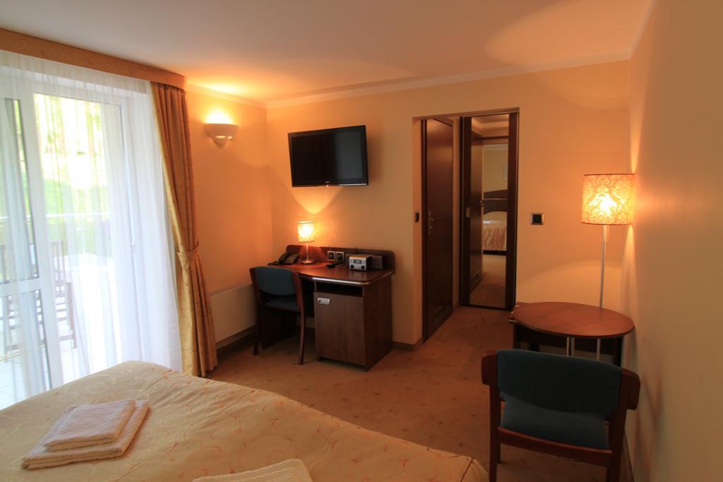 Willa Pod Skrzydlami Hotel Międzybrodzie Bialskie Kültér fotó