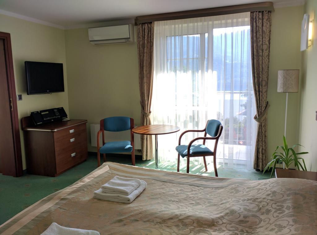 Willa Pod Skrzydlami Hotel Międzybrodzie Bialskie Kültér fotó