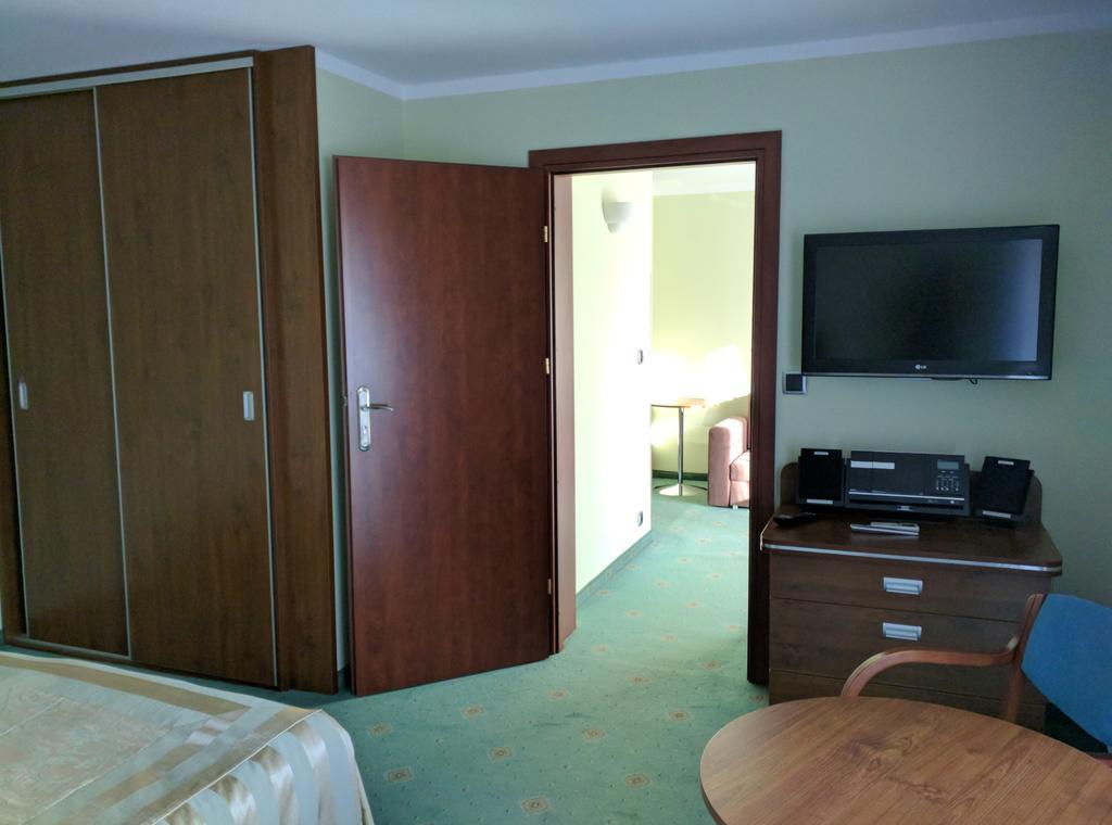 Willa Pod Skrzydlami Hotel Międzybrodzie Bialskie Kültér fotó