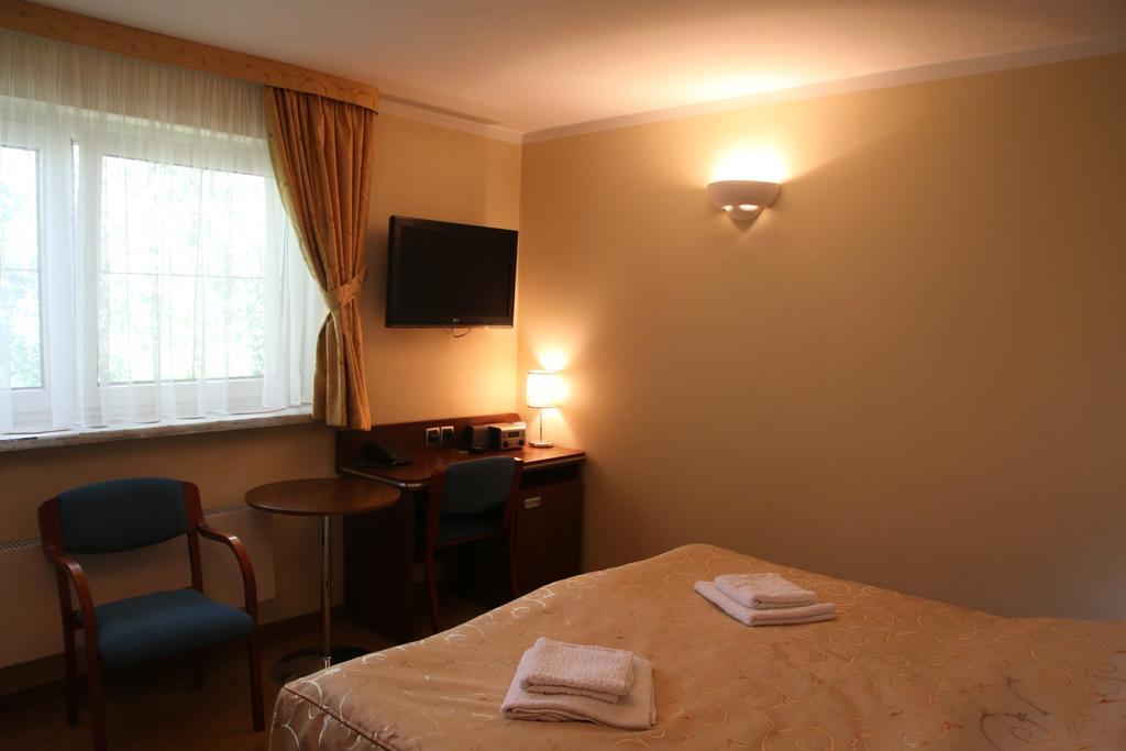 Willa Pod Skrzydlami Hotel Międzybrodzie Bialskie Kültér fotó