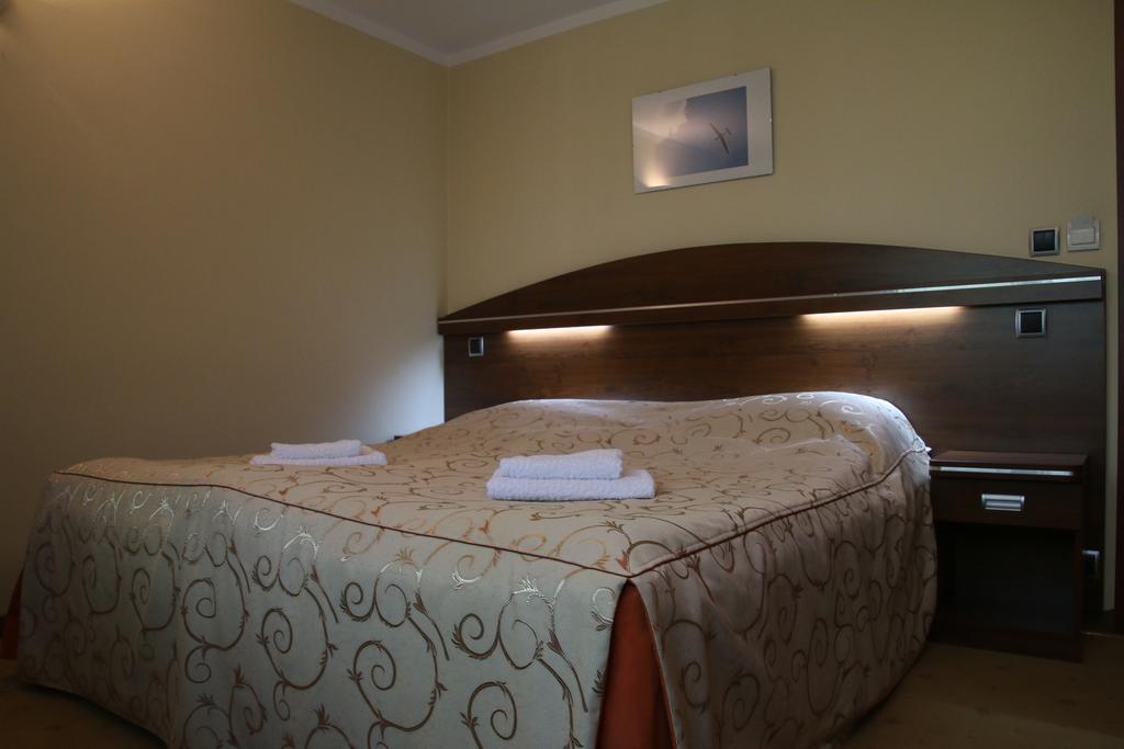 Willa Pod Skrzydlami Hotel Międzybrodzie Bialskie Kültér fotó