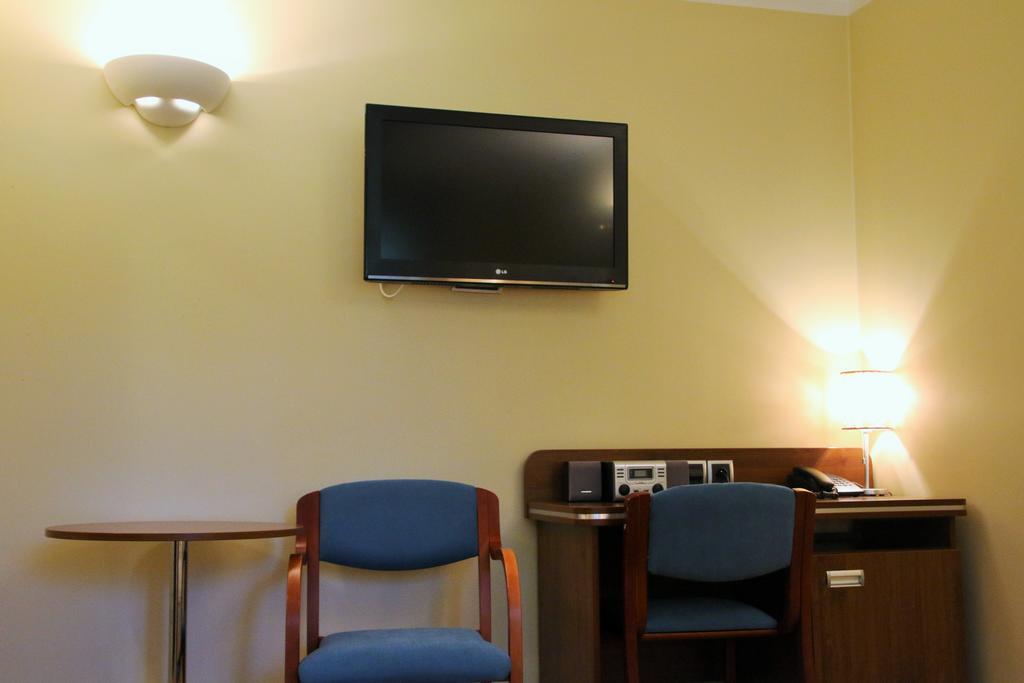 Willa Pod Skrzydlami Hotel Międzybrodzie Bialskie Kültér fotó
