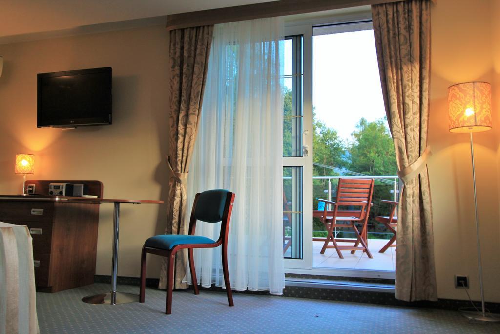 Willa Pod Skrzydlami Hotel Międzybrodzie Bialskie Kültér fotó