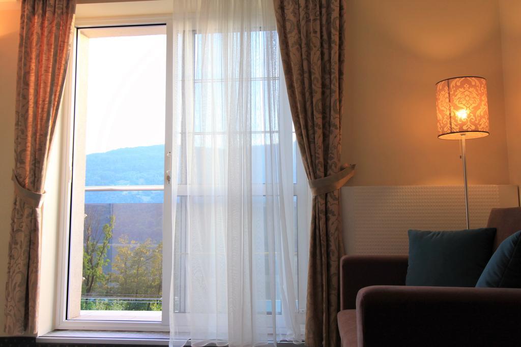 Willa Pod Skrzydlami Hotel Międzybrodzie Bialskie Kültér fotó