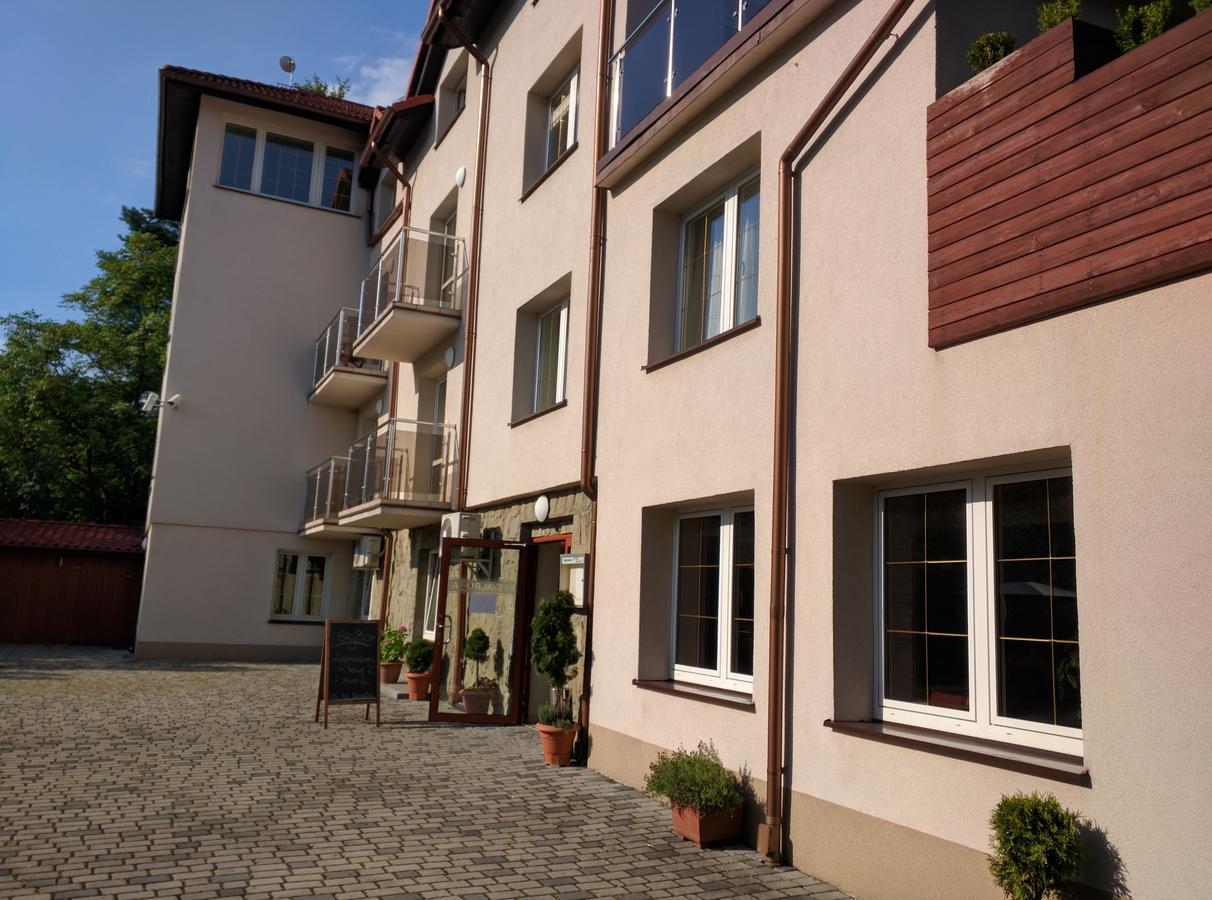 Willa Pod Skrzydlami Hotel Międzybrodzie Bialskie Kültér fotó